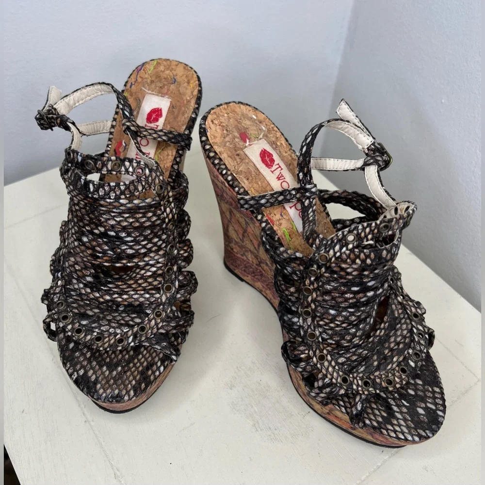 Two Lips Wedges - Picture 2 of 7
